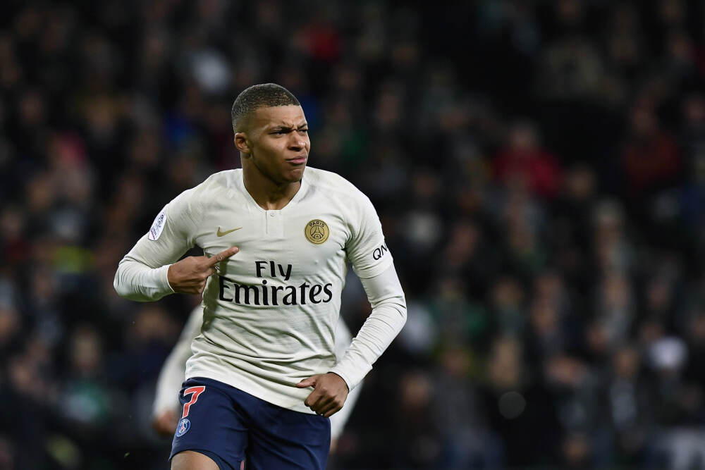 日本芯片相关股大幅下跌 此前美国科技股遭抛售